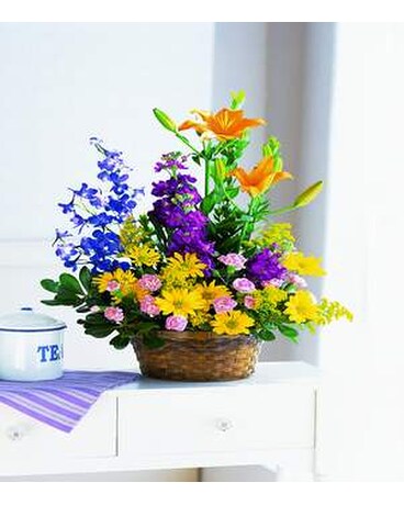 basic flowers w/ daisies & mini carns (local) size, inches height and inches wide.