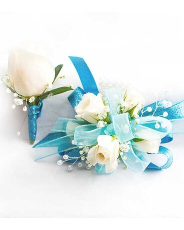 The Cinderella Wristlet size, inches height and inches wide.