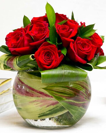 12 Roses size, 10 inches height and 10 inches wide.
