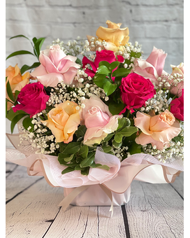 18 Rosas size, inches height and inches wide.