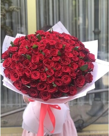 100 Roses size, inches height and inches wide.