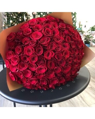 150 Roses size, inches height and inches wide.