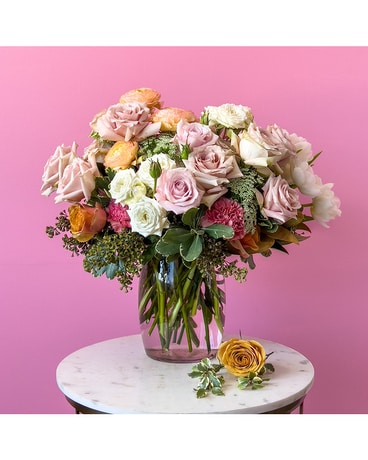 Luxe size, 19 inches height and 18 inches wide.