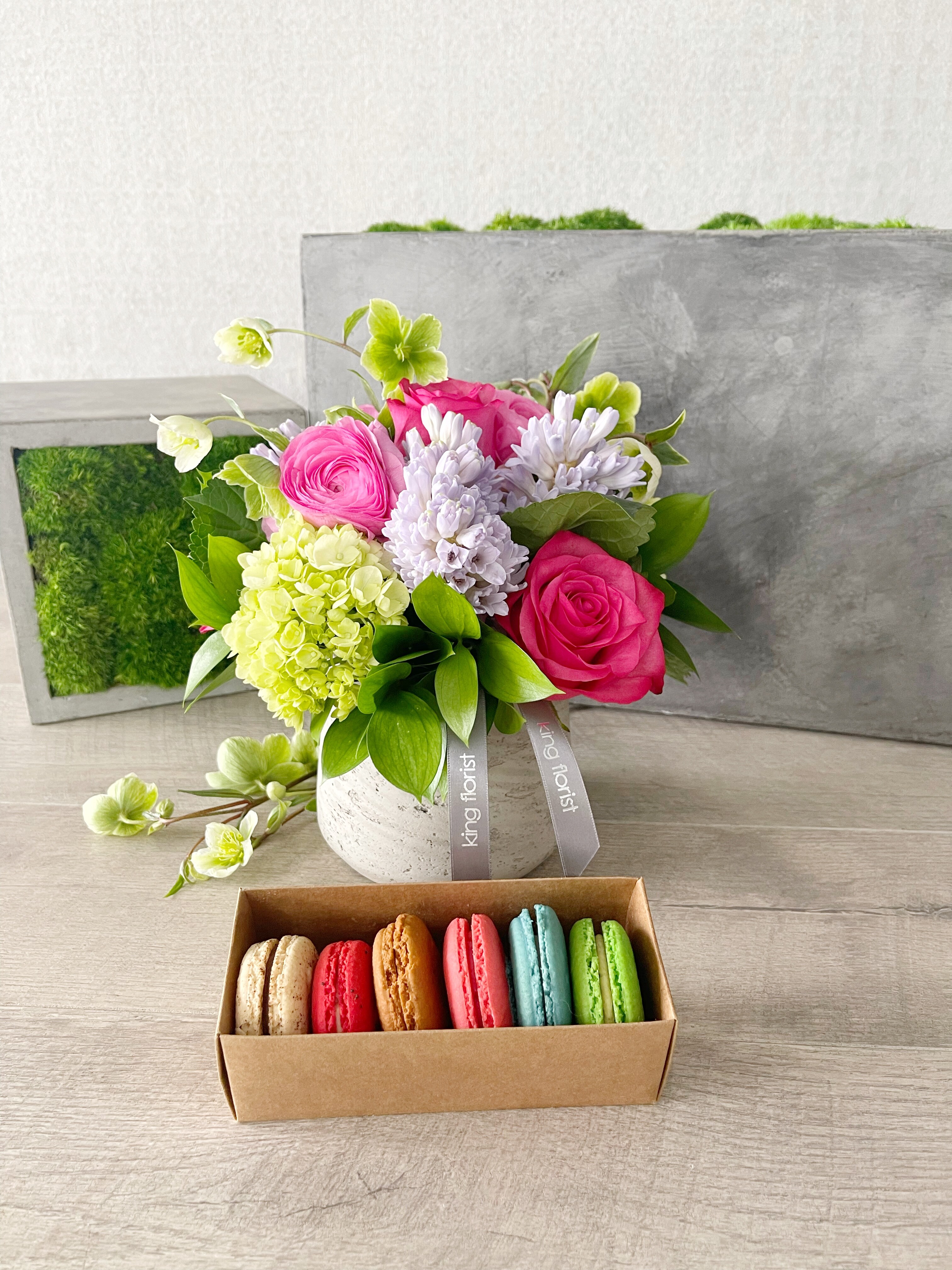 Floral Arrangement and Macarons size, inches height and inches wide.