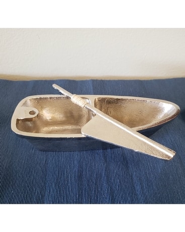 Sailboat dish with Spreader Knife size, inches height and inches wide.