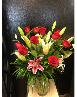 Deluxe 18 roses size, inches height and inches wide.