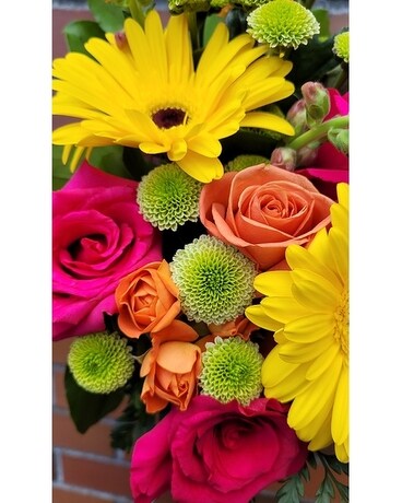 Cut Bouquet Premium size, inches height and inches wide.