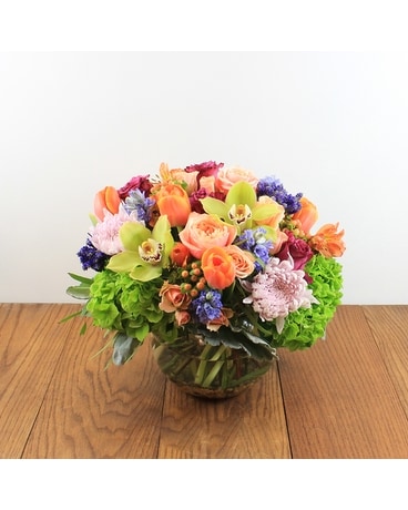 Classic size, 15 inches height and 15 inches wide.