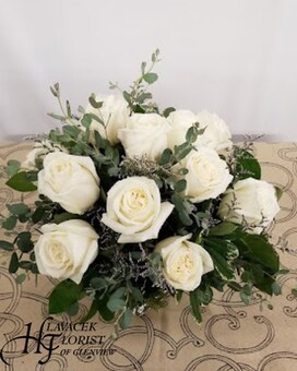 12 Roses size, inches height and inches wide.