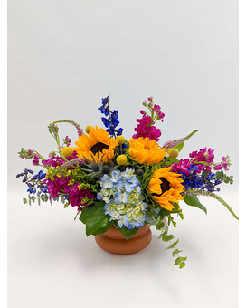 Standard size, 15 inches height and 21 inches wide.