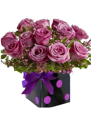 Deluxe18 Lavender Roses size, inches height and inches wide.