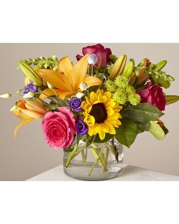 Deluxe size, 15 inches height and 16 inches wide.