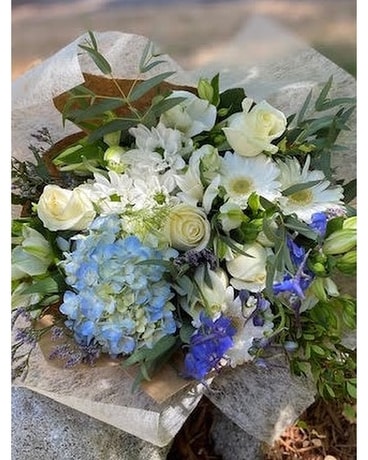 Standard (Hand Tied) size, inches height and inches wide.