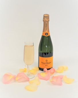 Veuve Clicquot Brut Champagne size, inches height and inches wide.