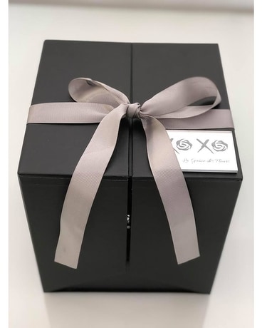 Black Box Eternal Roses size, inches height and inches wide.