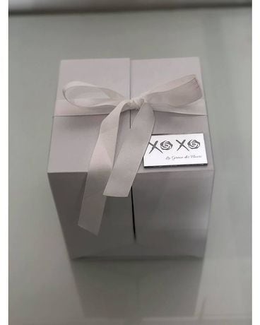 White Box Natural Roses size, inches height and inches wide.