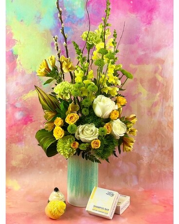 Exquisite w/ 2 cupcake soaps, shampoo & conditioner size, inches height and inches wide.