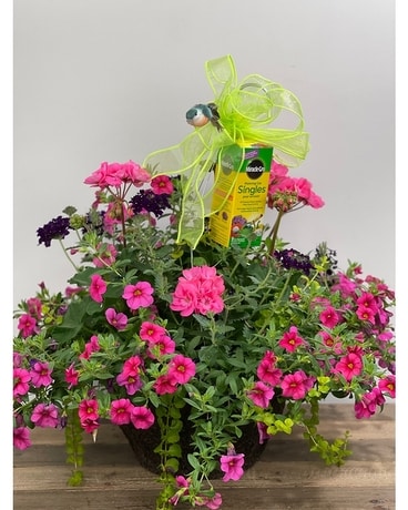 4 Hangning Baskets size, inches height and inches wide.