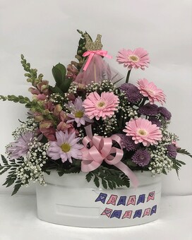 Deluxe +6 pink colored roses size, inches height and inches wide.