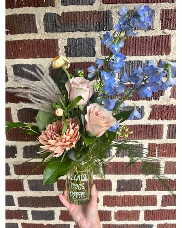 "Plants Dogs Coffe" size, inches height and inches wide.