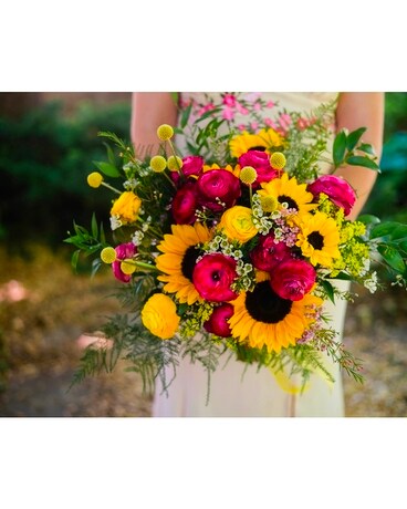 Colorful and Bold- Bouquet and Boutonniere size, inches height and inches wide.