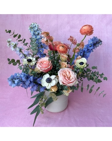 Deluxe size, 20 inches height and 20 inches wide.