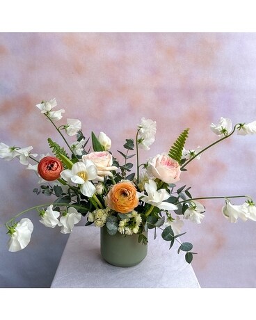 Deluxe size, 18 inches height and 28 inches wide.