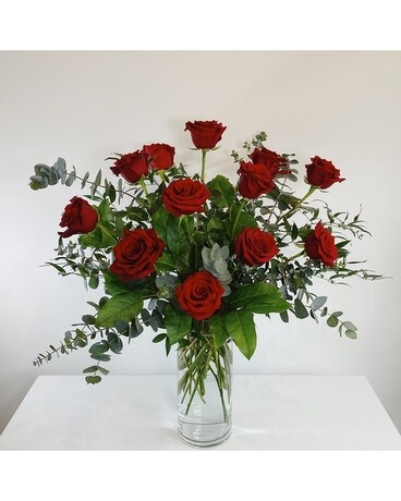 12 roses size, inches height and inches wide.