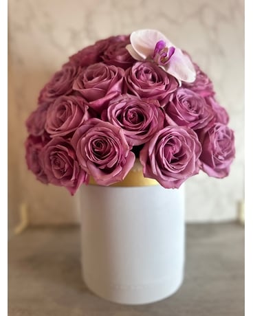 Deluxe 30ROSES size, inches height and inches wide.