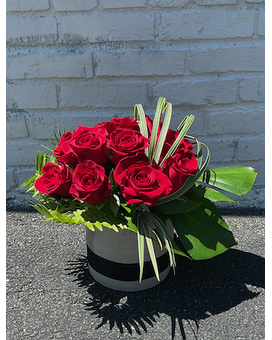 12 Roses size, inches height and inches wide.