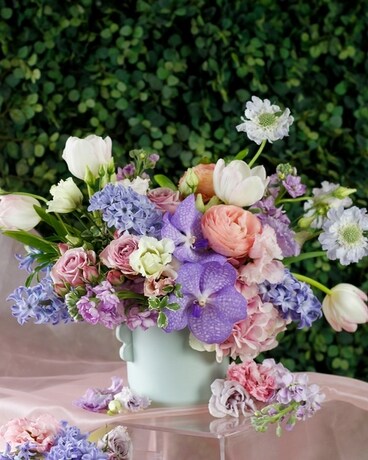 Standard size, 11 inches height and 12 inches wide.