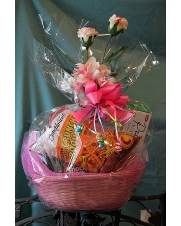 Gift Basket with Fresh Flowers