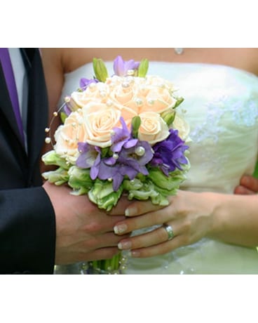 Roses & Freesia