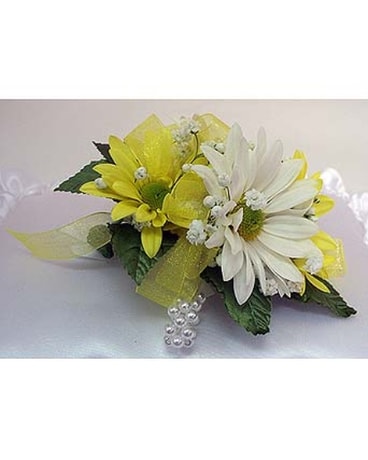 Four Daisies Corsage - Yellow & White