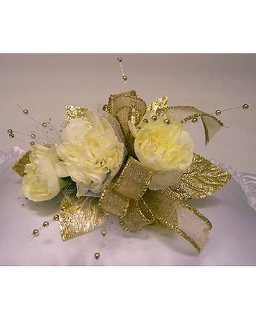 Three minicarnation corsage