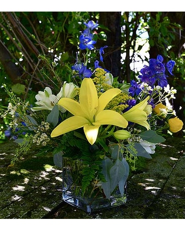 Sundrenched Lily Centerpiece