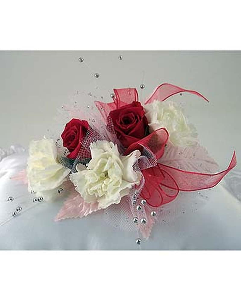 3 Minicarnations & 2 Sweet heart rose Corsage in Indianapolis IN