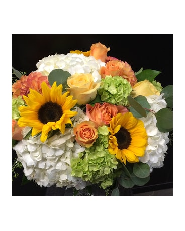 Fresh + Clean Flower Arrangement