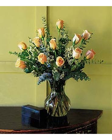 A Dozen Pale Peach Roses (TF34-2N)