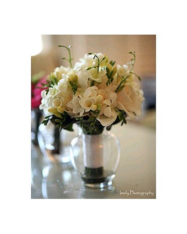 All white garden mix bridal bq.