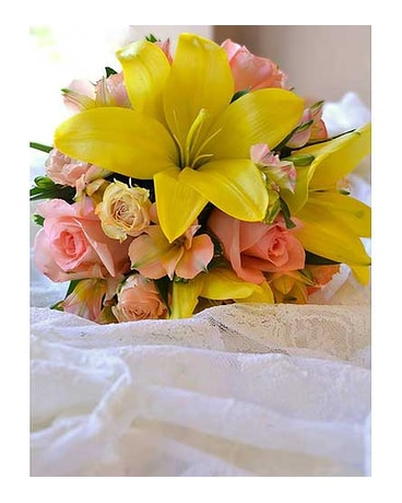 Yellow Lilies,Sonia Roses and Alstromeria