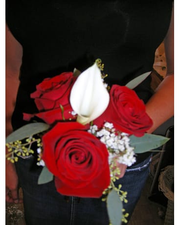 Red roses and white callas