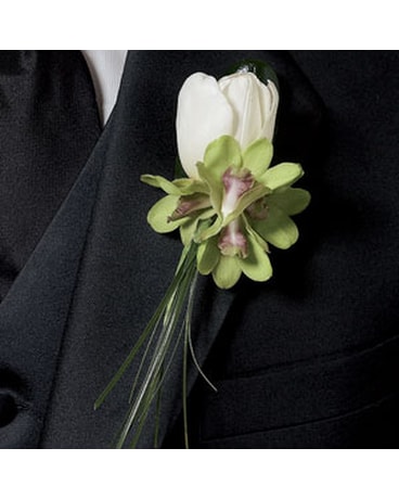 Butterfuly Kisses Boutonniere