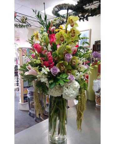 Bright and Cheerful Bouquet by Vivian
