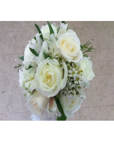 white rose and alstromeria bridal bouq