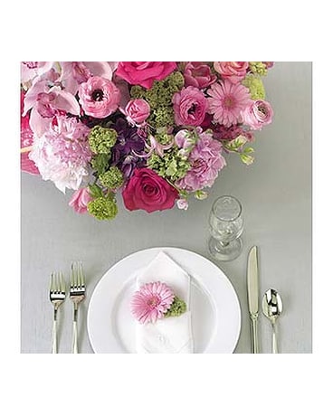 Pink & Green Centerpiece and Napkin Decoration