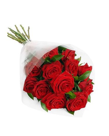 Online forever romantic love shape arrangement of red and white roses to  Bangalore, Express Delivery - redblooms