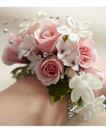 The-FTD-Pure-Grace-Wrist-Corsage