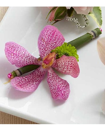 The-FTD-Pink-Mokara-Boutonniere