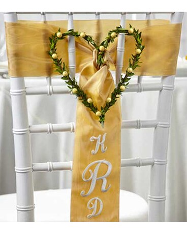The-FTD-Steal-My-Heart-Chair-Decor